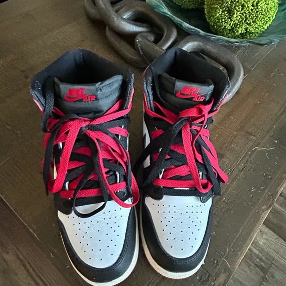 Jordan 1 Nike High-Top Sneakers in Black, Red, and White - Picture 2 of 2